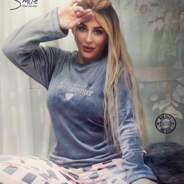 بيجامه يويو سمايل قطيفه خاص كتابه ع الصدر 9302