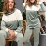 بيجامه بينك فلاور قطيفه نصين كتابه ع الصدر كابتشو 369